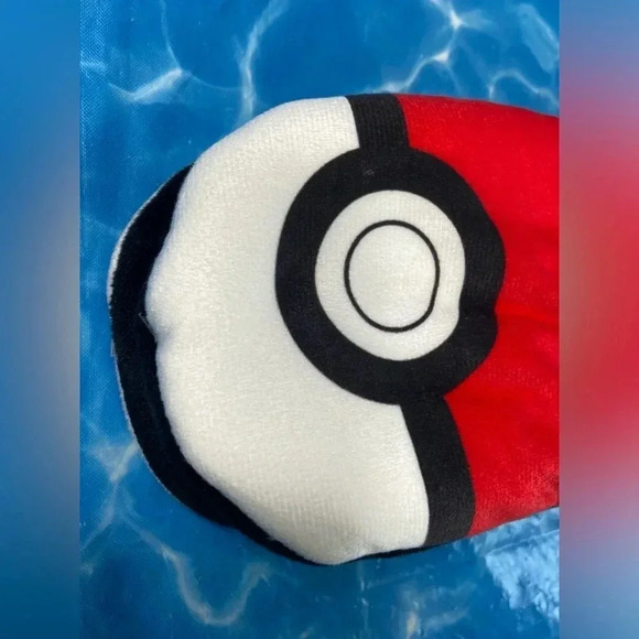 Pokemon / Pokeball - Sherpa Sock -  Ladies Size L/XL - BNWT - Picture 2 of 5